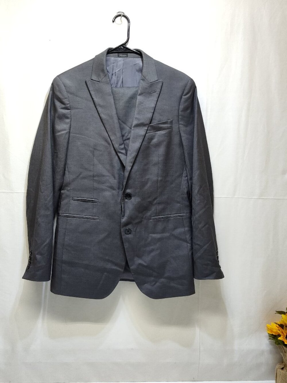 JF J. Ferrar Charcoal Gray Slim Fit 2pc Suit 38R / 30x30 Stretch Modern Formal